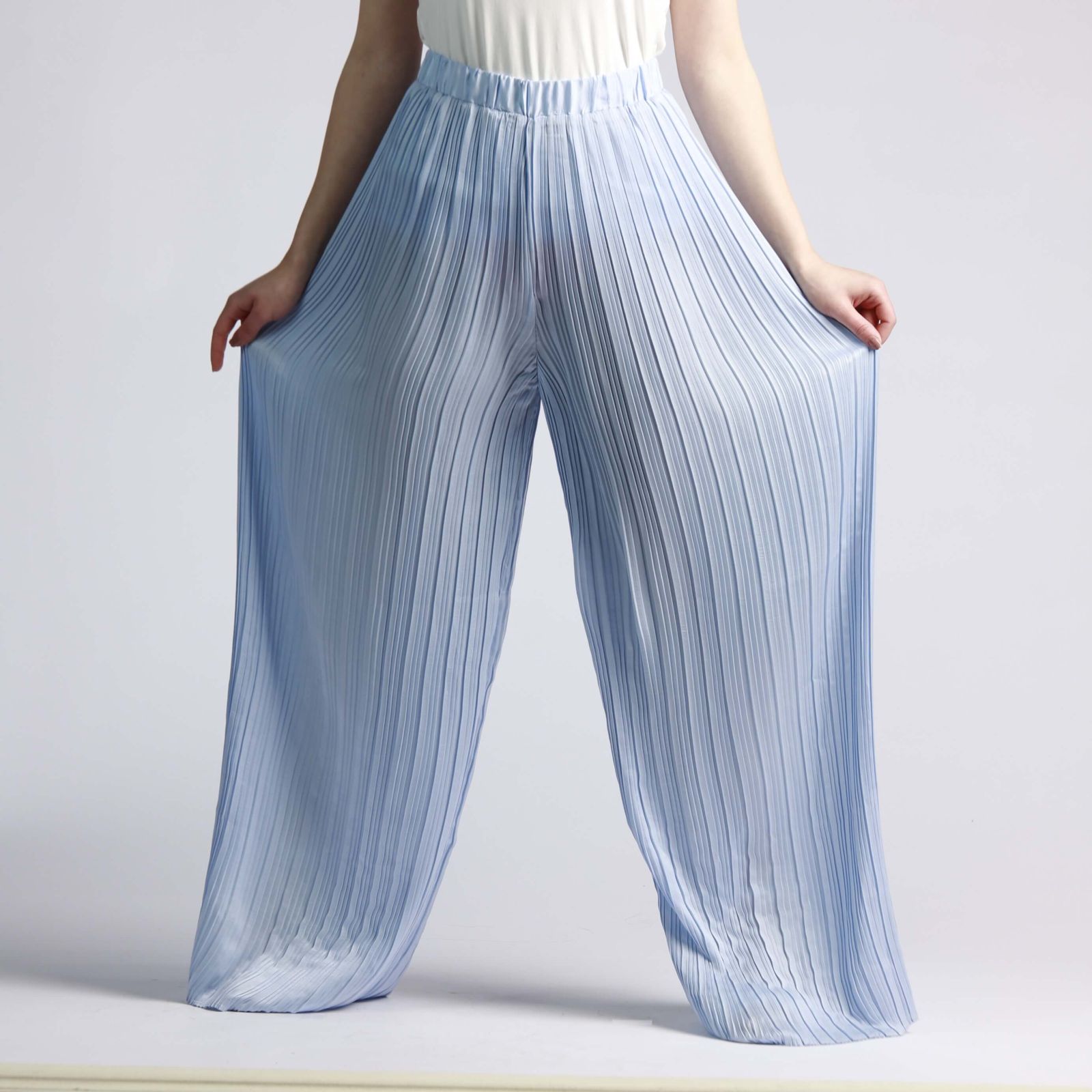 Pleated trousers - White - Women - Gina Tricot